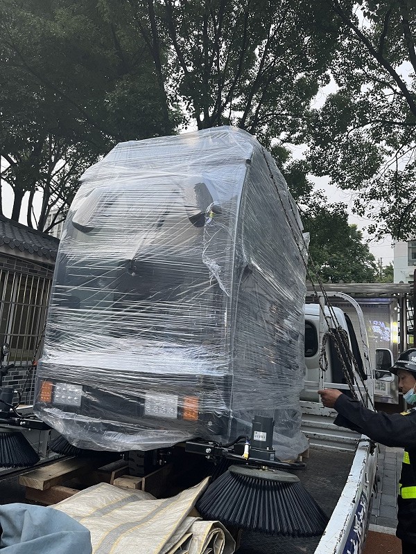 某物業(yè)公司選擇御衛(wèi)仕工業(yè)掃地機(jī)DS8 某物業(yè)公司選擇御衛(wèi)仕工業(yè)掃地機(jī)DS8